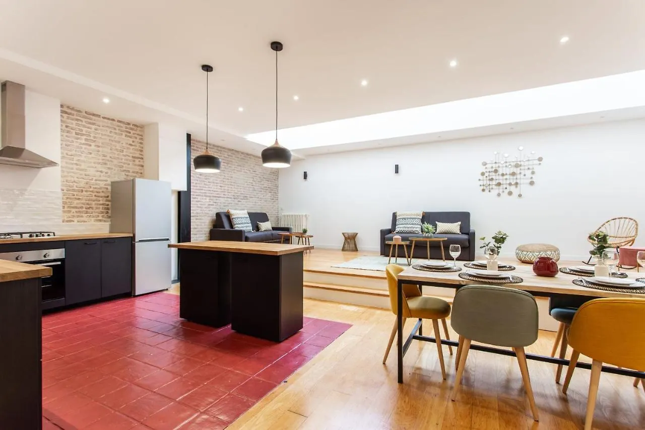 Charming Apartment - Buttes Chaumont 10P3Br Paris France