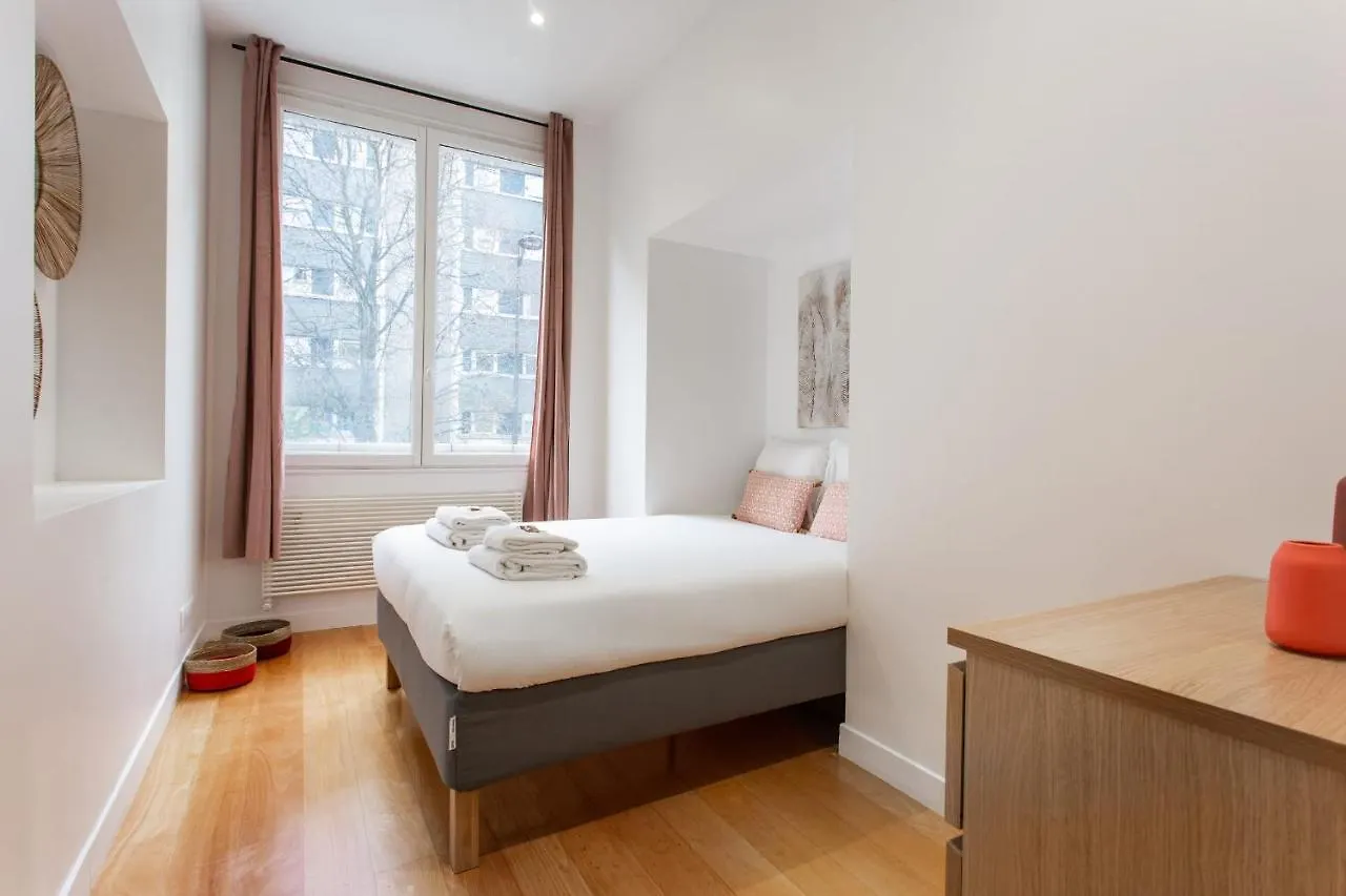Charming Apartment - Buttes Chaumont 10P3Br Paris France