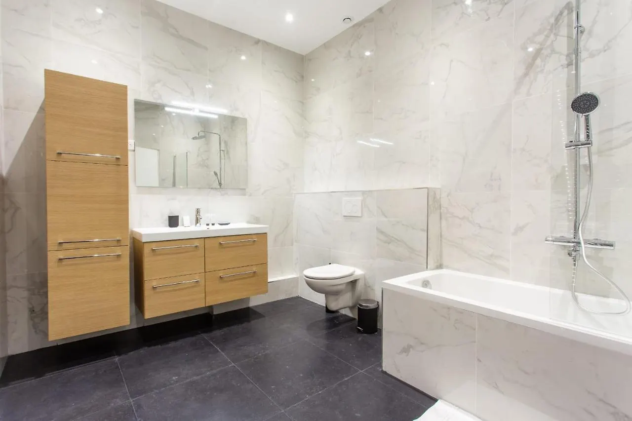Charming Apartment - Buttes Chaumont 10P3Br Paris France