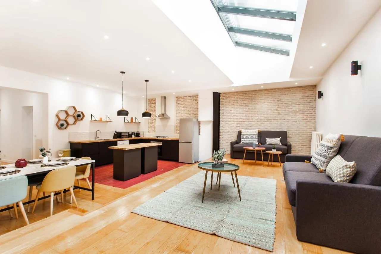 Charming Apartment - Buttes Chaumont 10P3Br Paris France